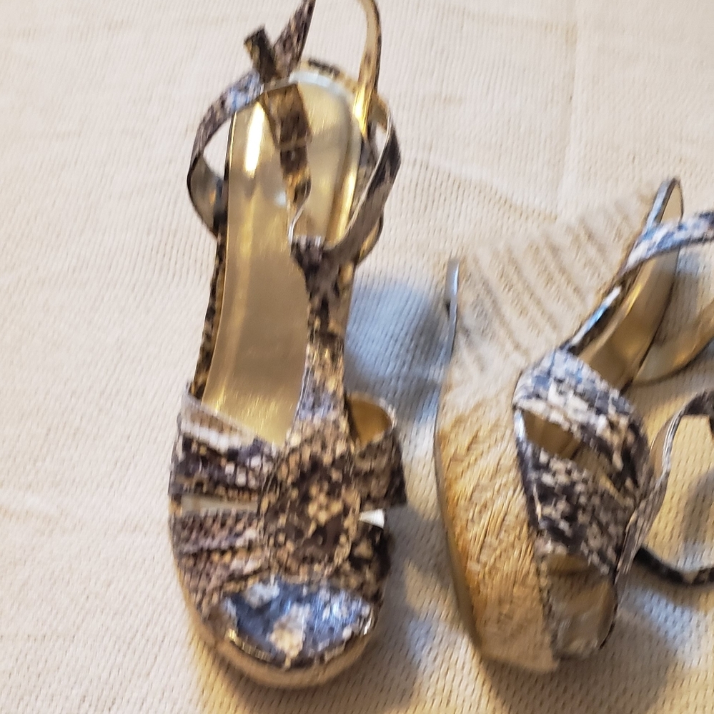Shoes - Picture 2 of 3